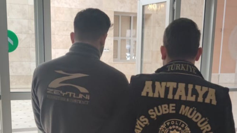 Antalya’da sazan sarmalı yöntemiyle dolandırıcılık yapan şahıs yakalandı
