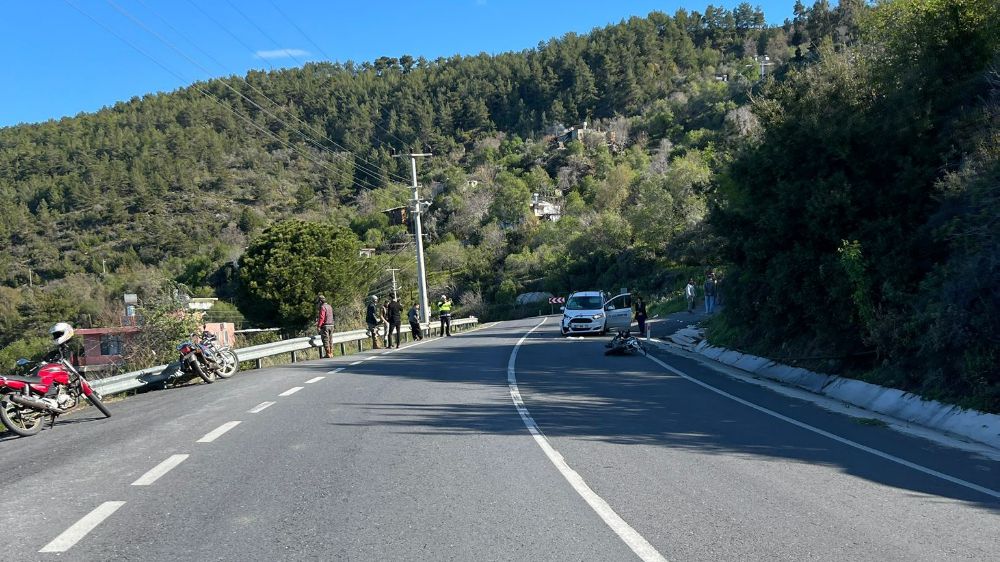 Antalya Gazipaşa'da kaza; 3 yaralı