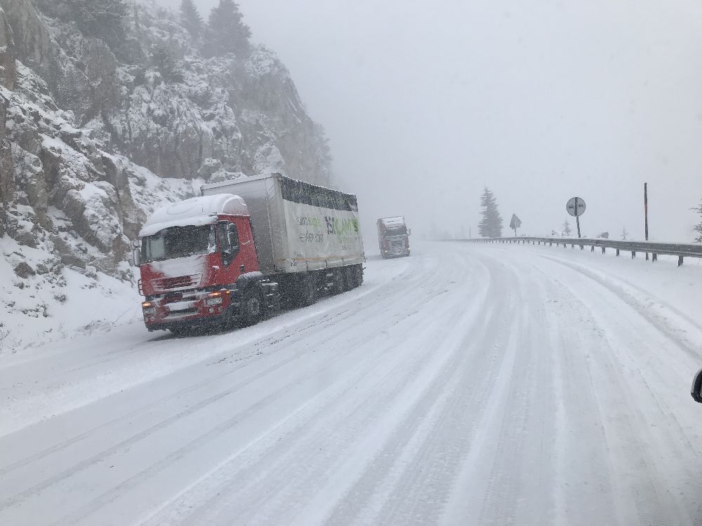 Antalya-Konya yolunda kar yağışı