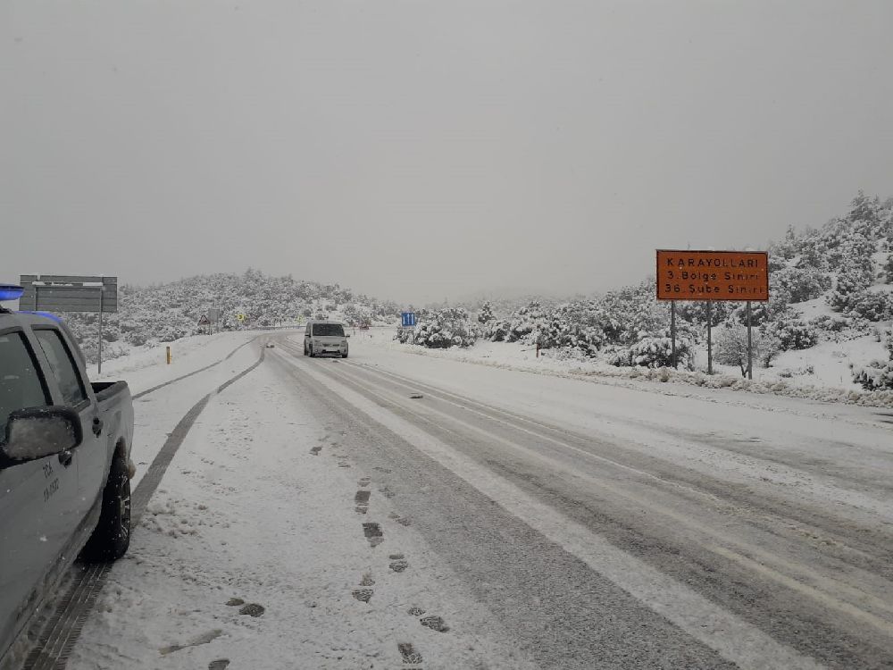 Antalya-Konya yolunda kar yağışı