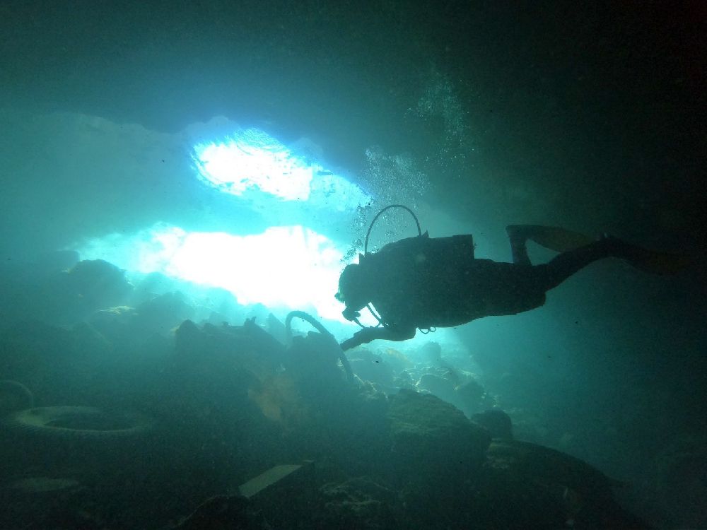 Antalya'nın göbeğinde 35 metre derinlikte obruk