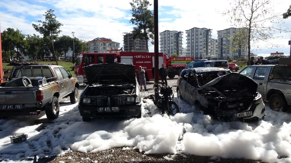Antalya otoparktaki araçlar yanarak kullanılamaz hale geldi