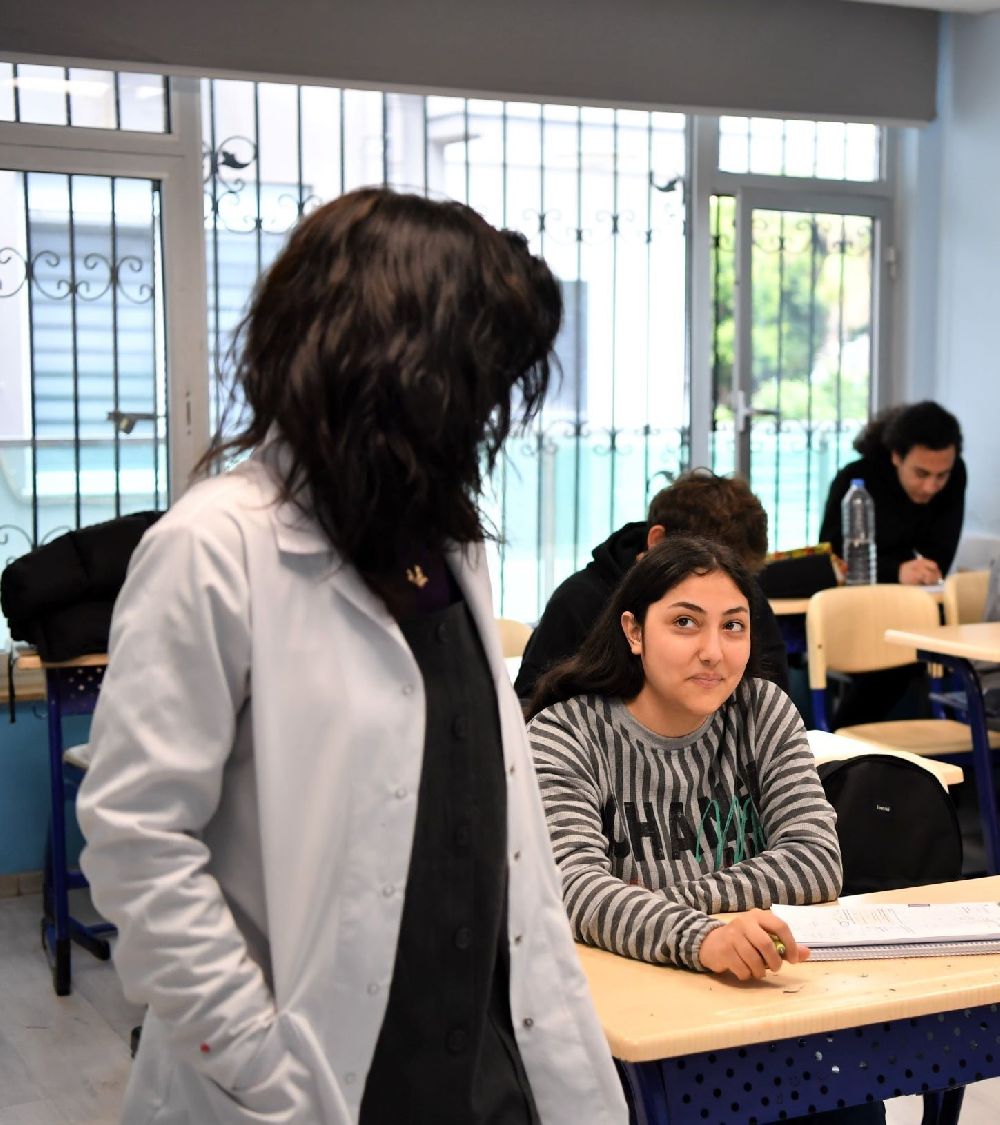 Antalya'ya deprem bölgesinden gelirken kitabını bile almadı; Sınavda birinci oldu