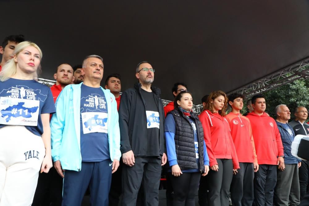 Bakan Kasapoğlu Antalya'da, 'Spor, birleştiren bir olgu'