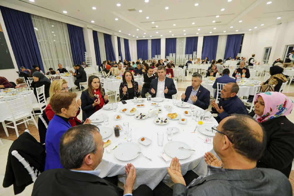 Başkan Ercengiz, Depremzedelerle iftar yemeğinde buluştu