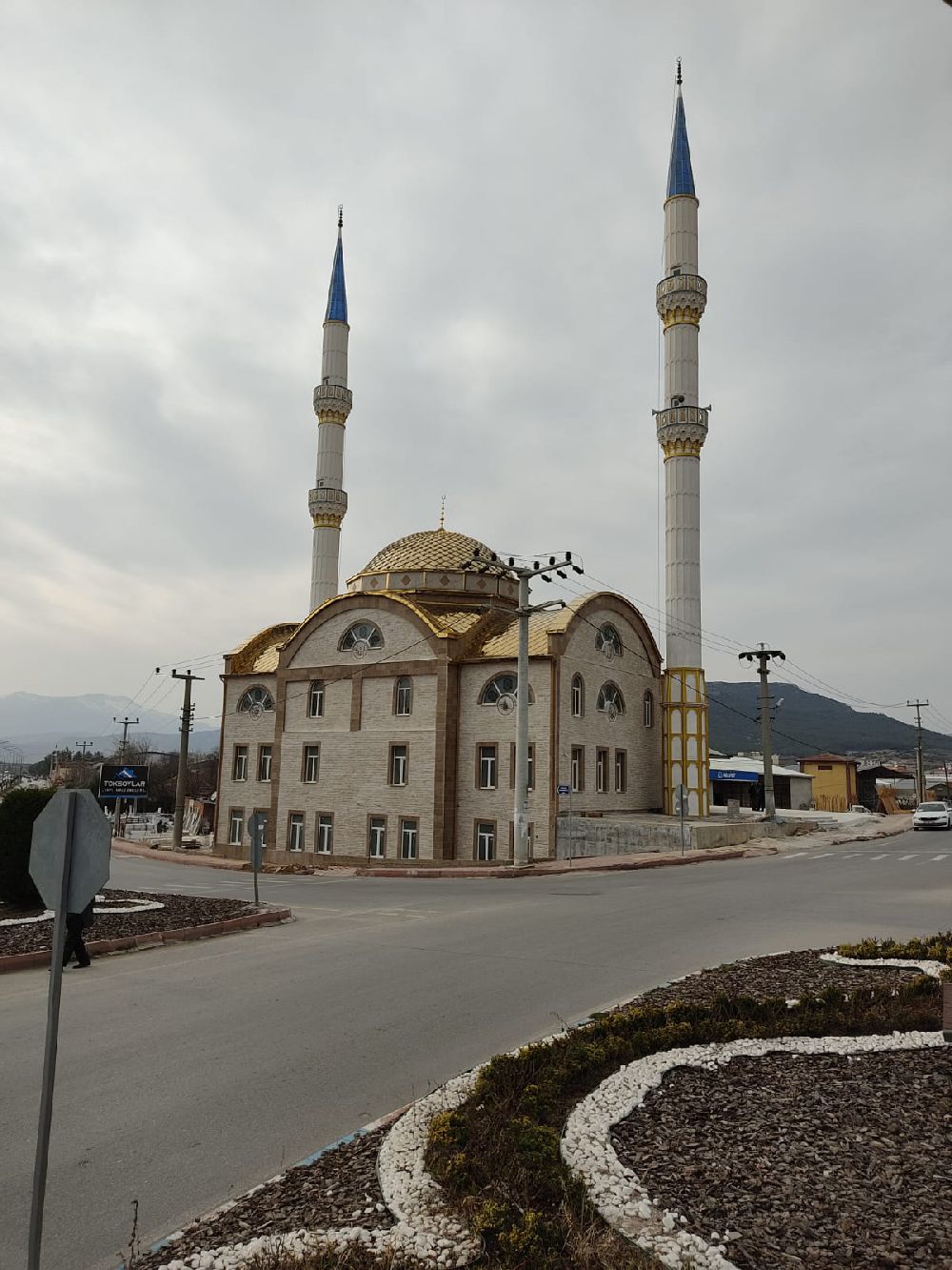 Bucak'a güzellik katan Oğuzhan Sanayi Camii ibadete açılıyor