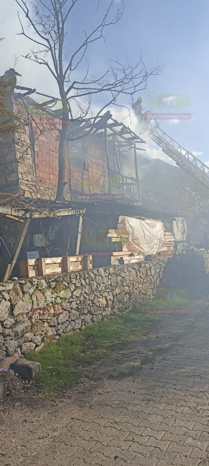 Bucak Gündoğdu'da ev yangını