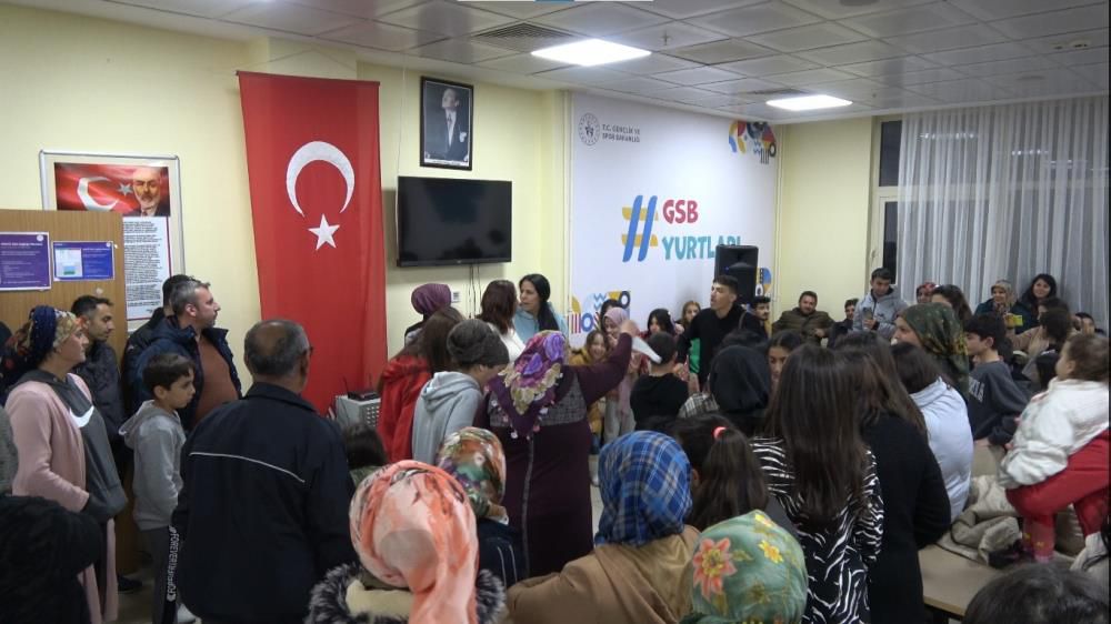 Burdur'a farklı şehirlerden gelen depremzedeler yurtta tanışıp evlenme kararı aldılar
