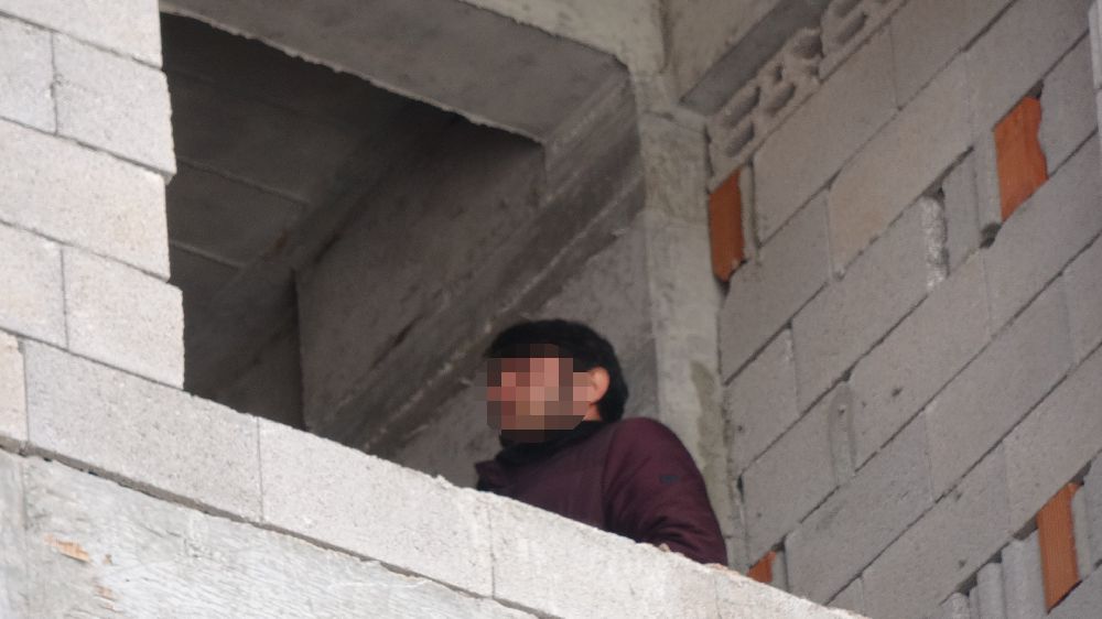 Burdur'da beşinci katta intihar girişimi