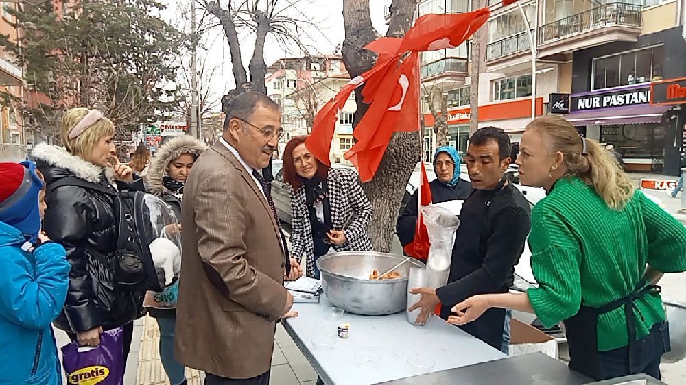 Burdur'da Çanakkale Şehitlerinin ruhu için lokma tatlısı