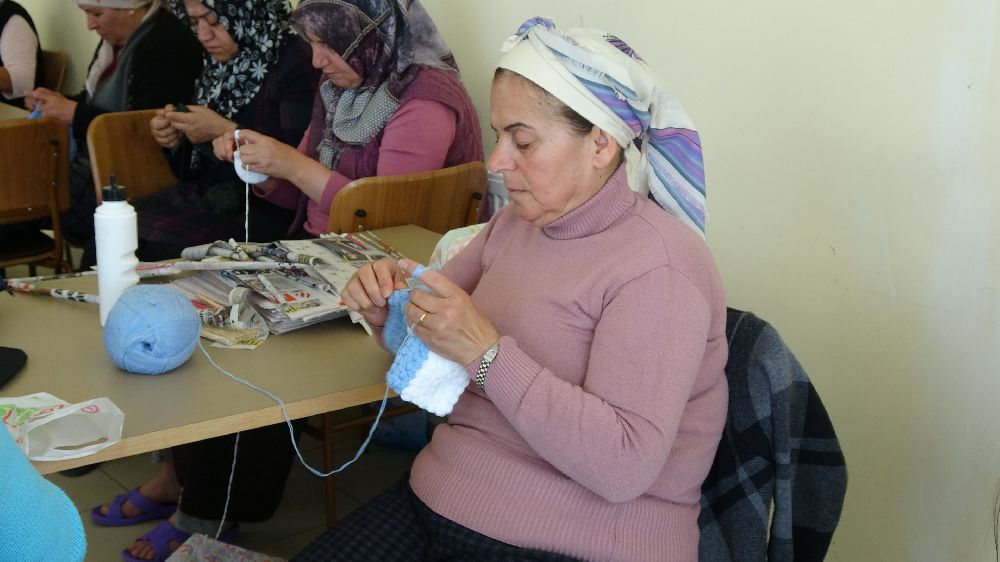 Burdur'da depremzedeler kendi ihtiyaçlarını üretiyor