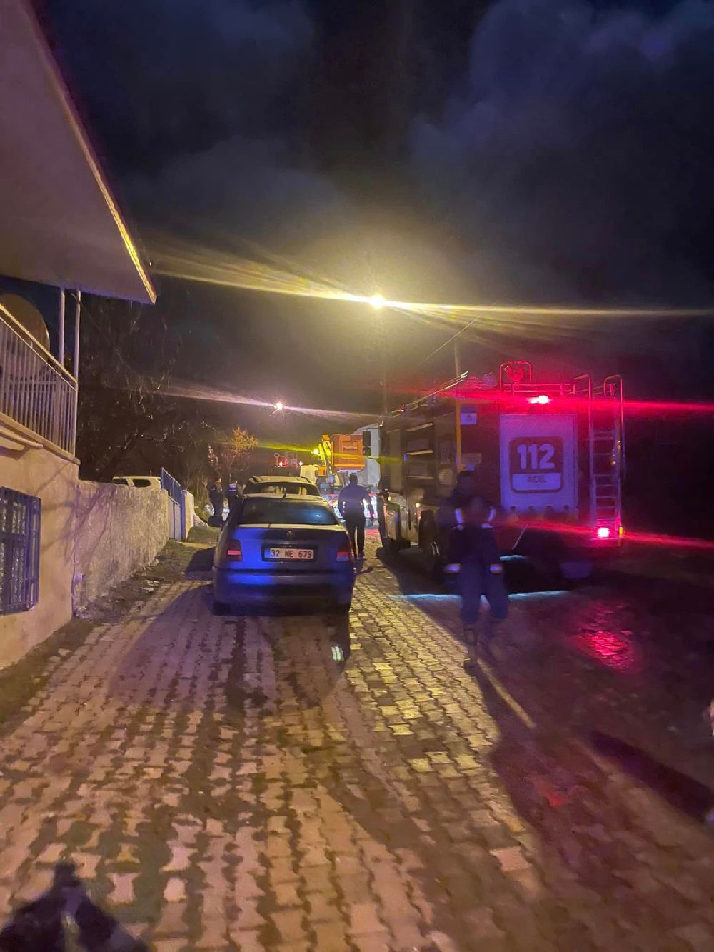 Burdur'da ev yangını paniğe neden oldu