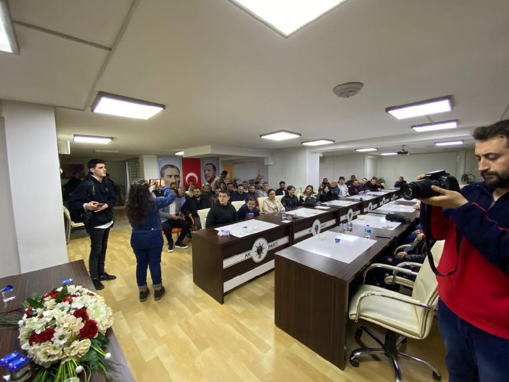 Burdur'da Kadir Yaman, milletvekili aday adaylığı başvurusunu yaptı