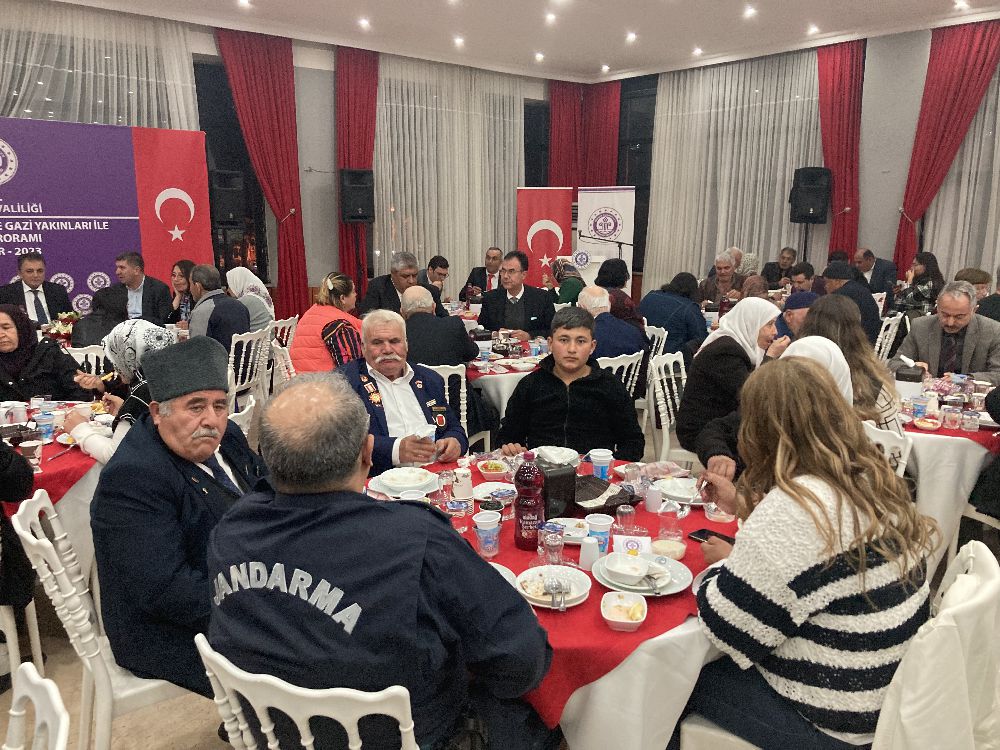 Burdur'da şehit ve gazi aileleri ile iftar yemeğinde buluştular