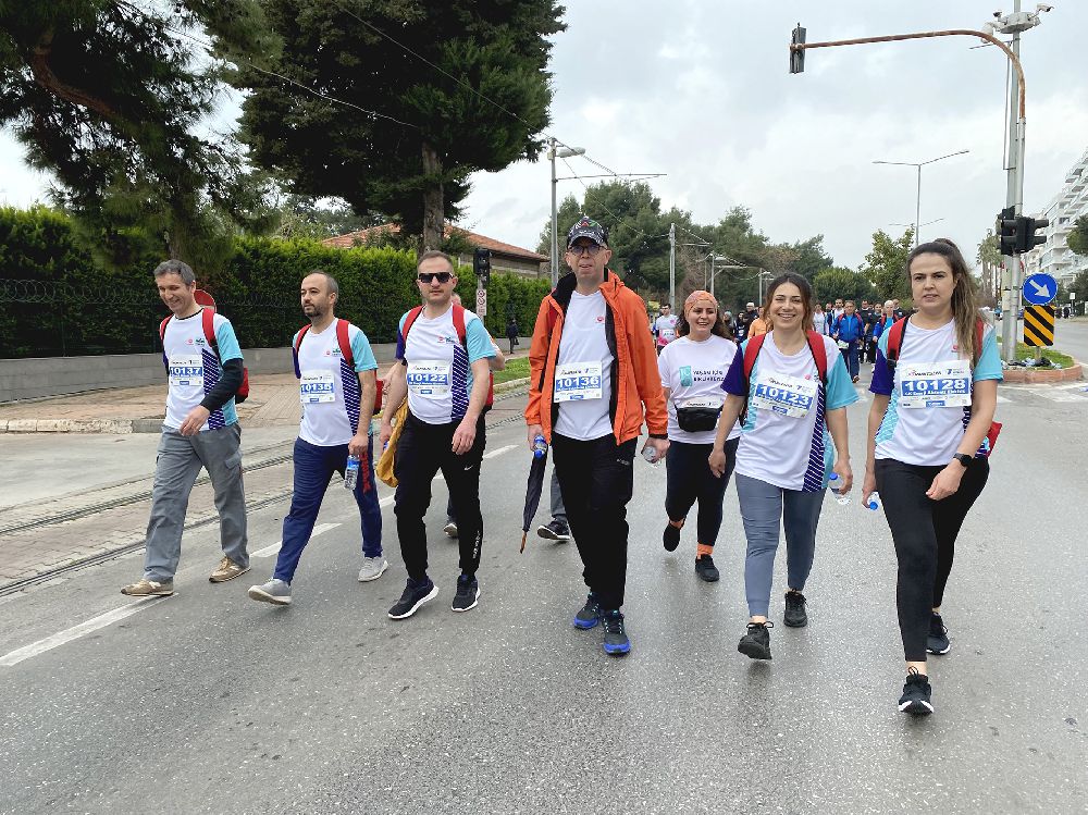 CK Enerji Akdeniz Bölgesi çalışanları, afetzede öğrenciler için koştu