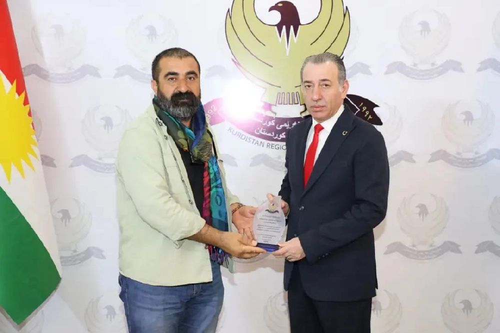 Devlet Bakanından Şırnak’lı Gazeteci Halil Azizoğlu’na Takdir ve plaket….