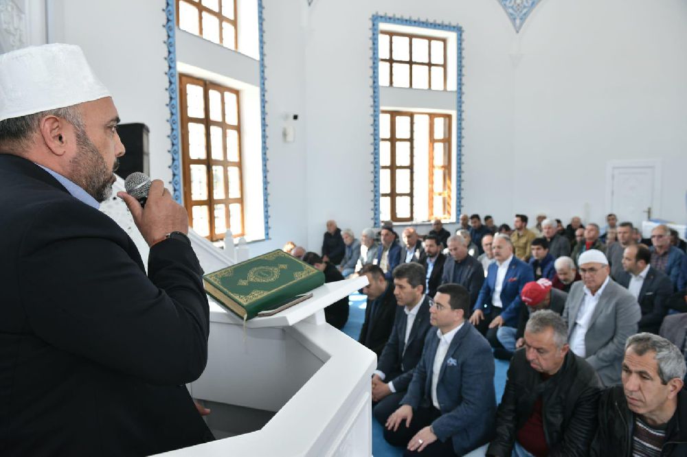 Kepez Belediyesinin, Balık Pazarına kazandırdığı camii ibadete açıldı