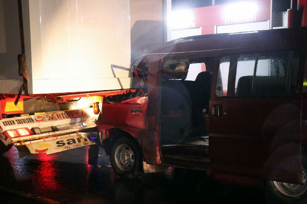 Sakarya'da feci kaza; 1 ölü 2 yaralı