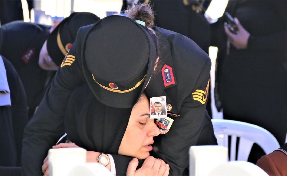 Şehit karakol komutanına gözyaşları arasında son görev