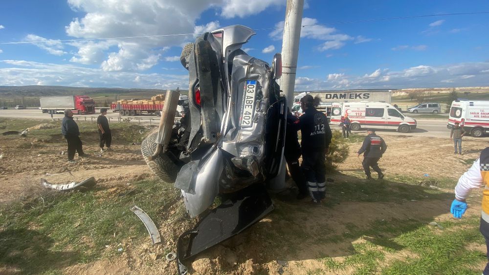Afyonkarahisar' da trafik kazası :1 ölü 3 yaralı