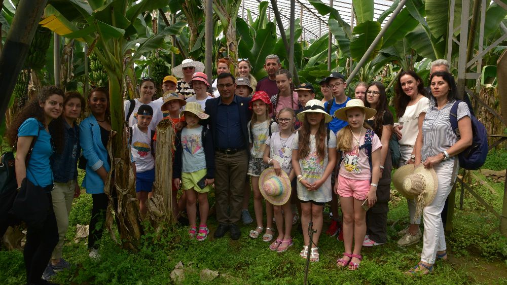 Alanya'da kardeş şehir çocuklarına tropikal meyveler tanıtıldı