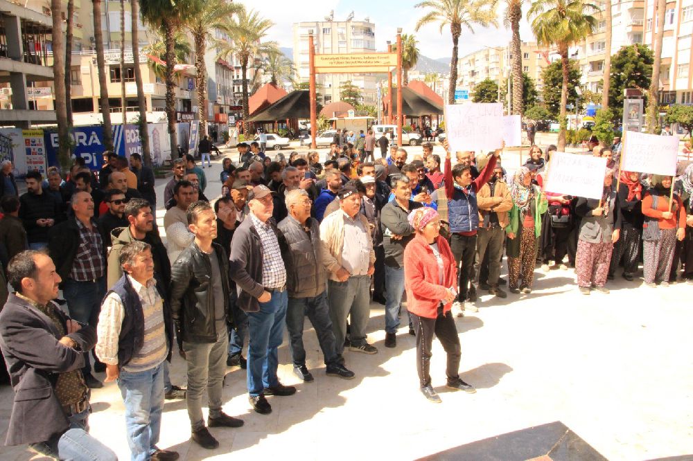 Antalya'da 190 bin lirayı bulan pazar yeri tahsis ücreti esnafı ayaklandırdı