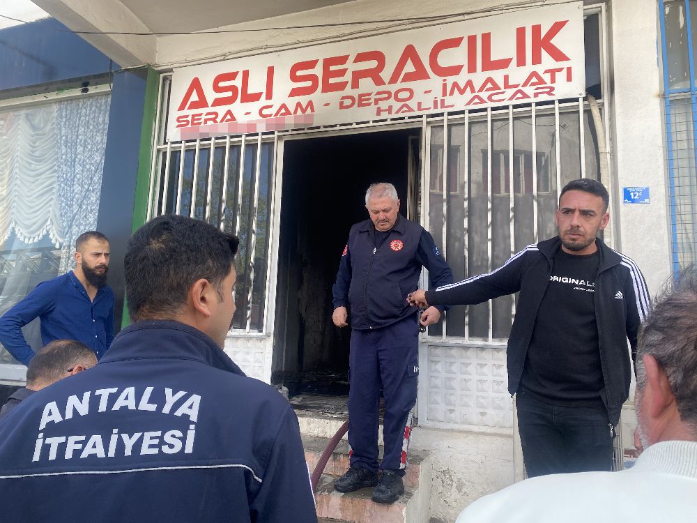 Antalya'da depremzede kardeşlerin kaldığı mekan yandı