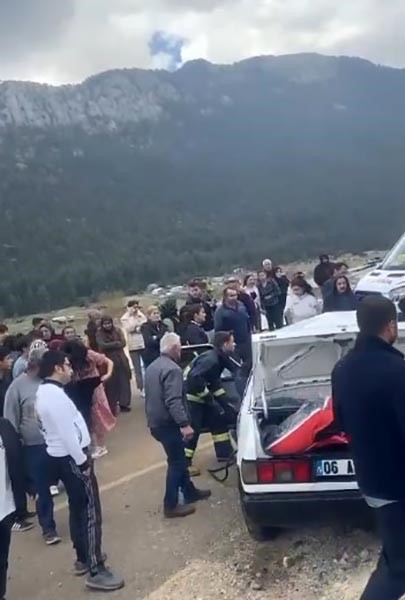 Antalya'da feci kaza 1 ölü 4 yaralı