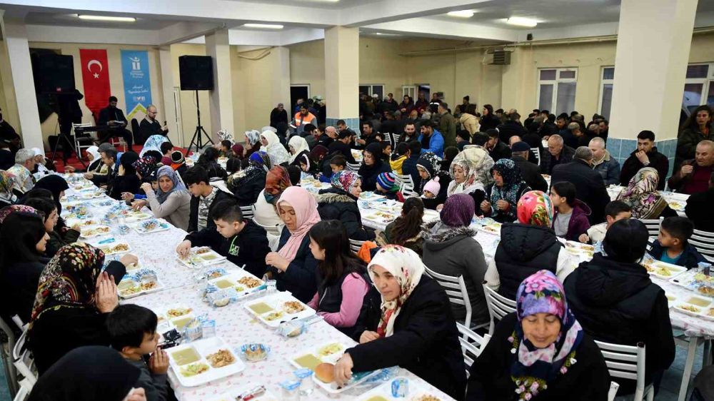  Başkan Ataç iftar programında Eskişehirlilerle buluştu