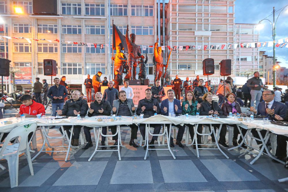 Burdur Belediyesinden 6 bin 500 kişilik iftar yemeği