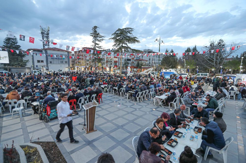 Burdur Belediyesinden 6 bin 500 kişilik iftar yemeği