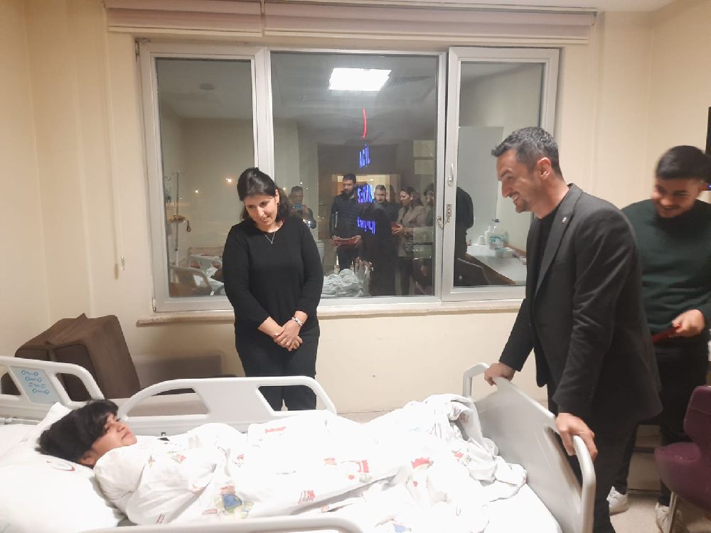Burdur Milletvekili Adayı Mustafa Oğuz'dan, hastanede minikleri ziyaret