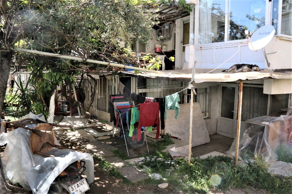 Depremzede çifte ikinci şoku fahiş kira ile yaşattılar 