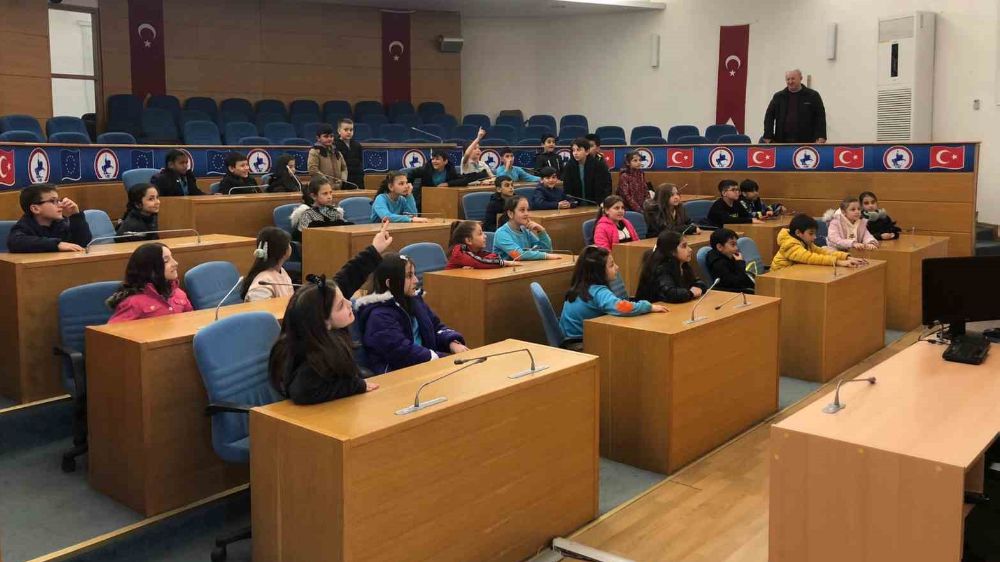 İlkokul öğrencileri  Düzce Belediyesi’ni ziyaret etti