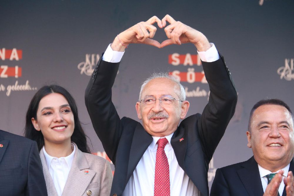 Kemal Kılıçdaroğlu Burdur'da, Hülya Gümüş'ü yanından ayırmadı