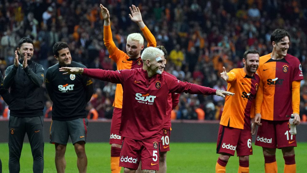 Lider Galatasaray, Kayserispor'u parçaladı