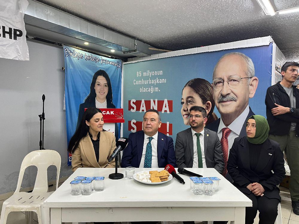 Muhittin Böcek'ten Bucak'ta Hülya Gümüş'ün seçim çalışmalarına destek