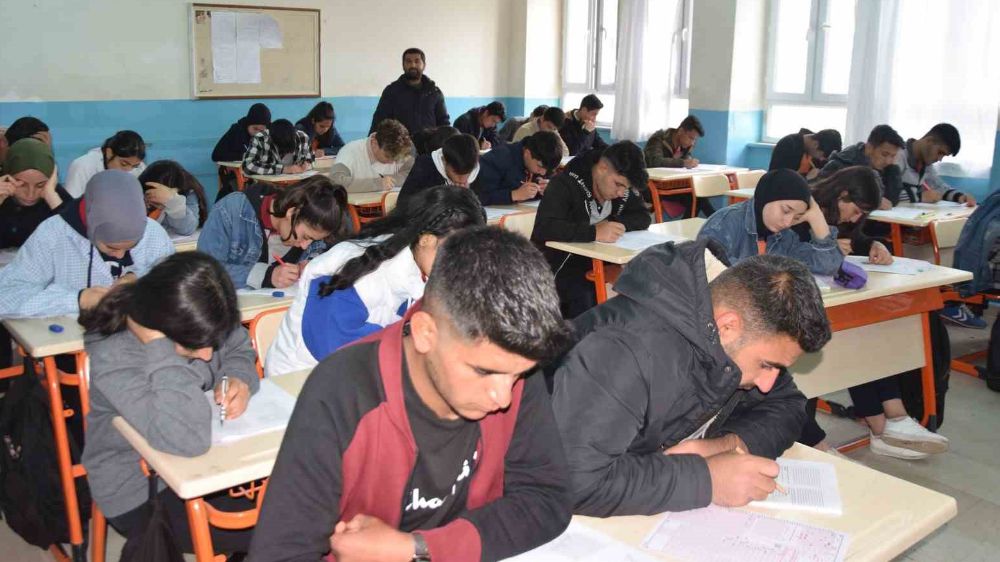 Viranşehir Belediyesi'nden YKS 'ye hazırlanan öğrencilere deneme sınav desteği