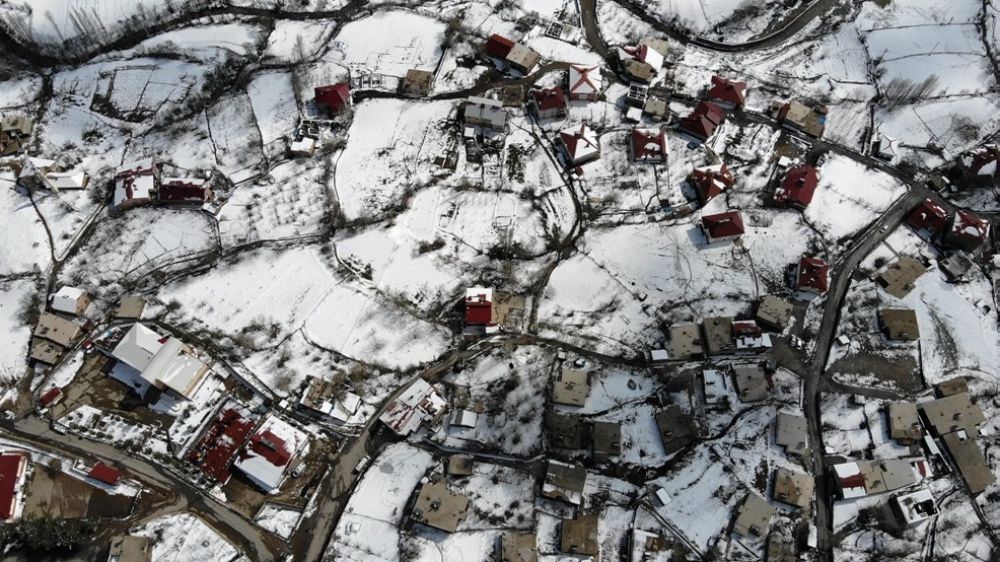 Yoğun kar yağışı  80 köy yolunu ulaşıma kapadı