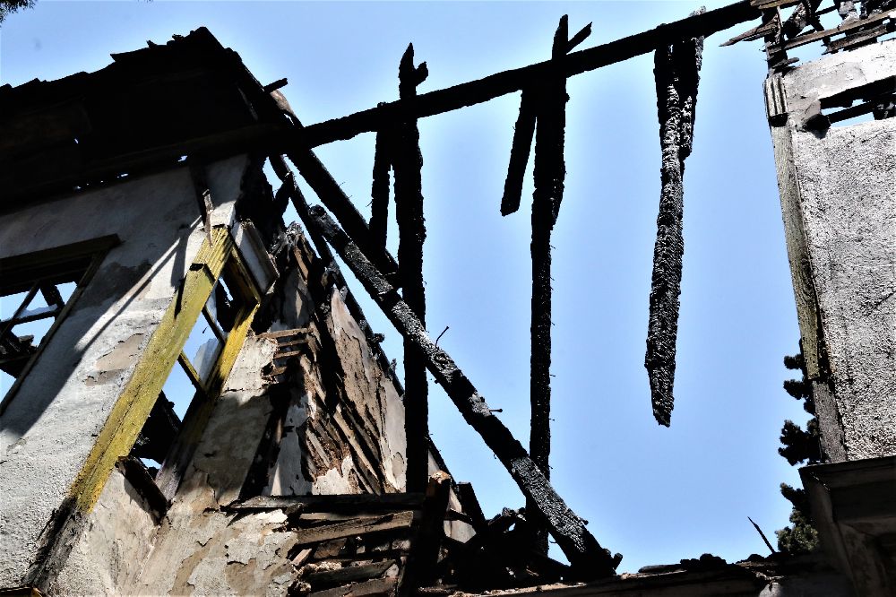 22 milyon liraya alıcı bekleyen Antalya'daki bina cayır cayır yandı