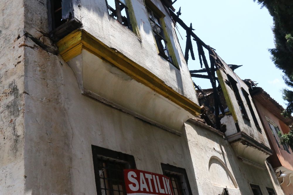 22 milyon liraya alıcı bekleyen Antalya'daki bina cayır cayır yandı