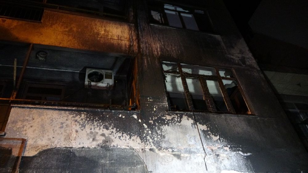 Antalya’da 5 katlı binada yangın can pazarı yaşandı