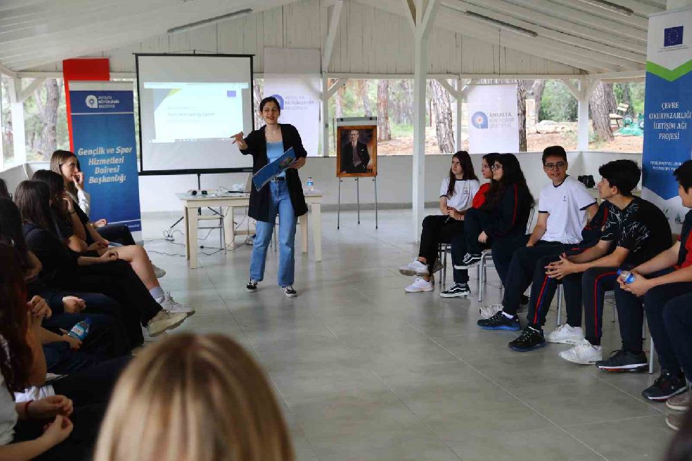 Antalya'da gençlere iklim okuryazarlığı eğitimi verdi