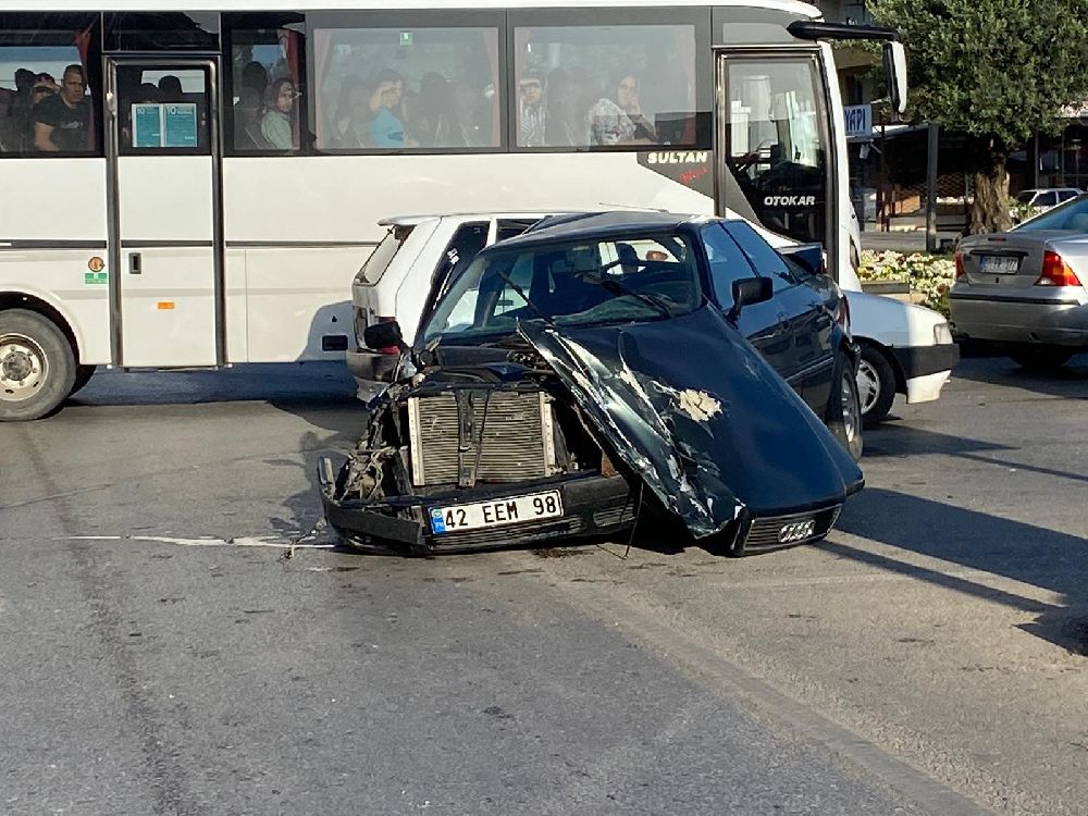 Antalya'da kaza 12 yaralı
