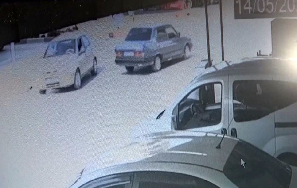 Antalya'da kaza 4 yaralı araçlar hurdaya döndü