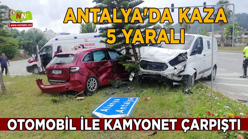 Antalya'da kaza 5 yaralı Otomobil ile kamyonet çarpıştı