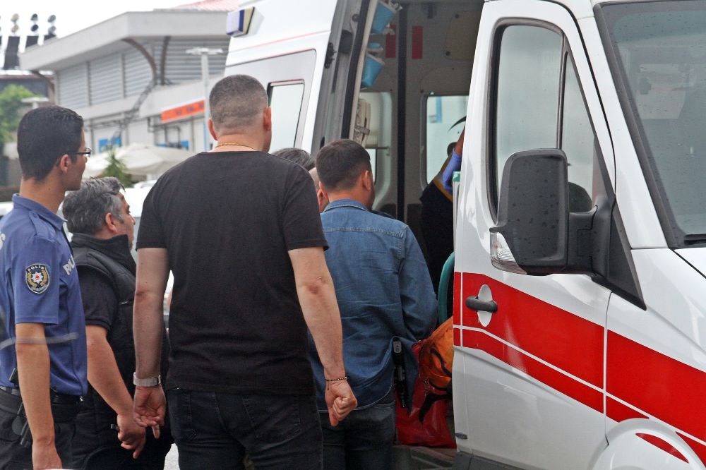 Antalya'da pazarda dehşeti yaşattı 2 yaralı