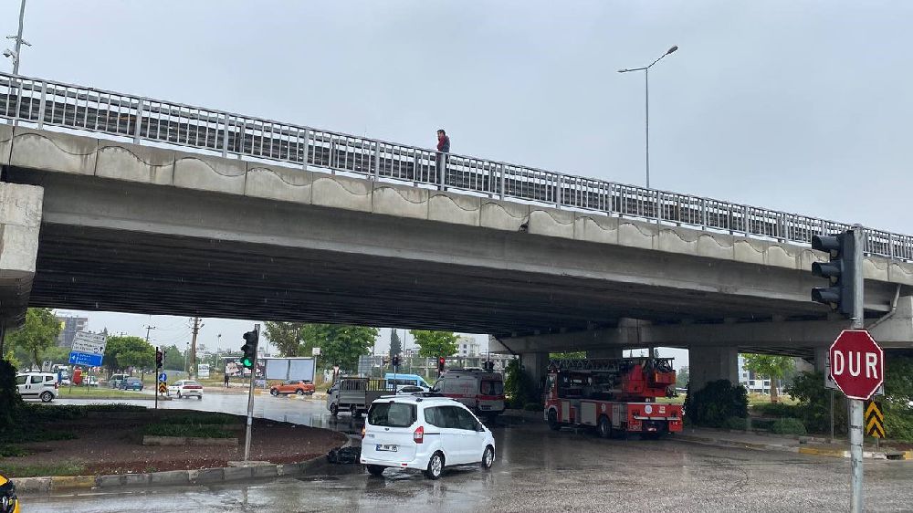 Antalya köprülü kavşakta polislere zor anlar yaşattı