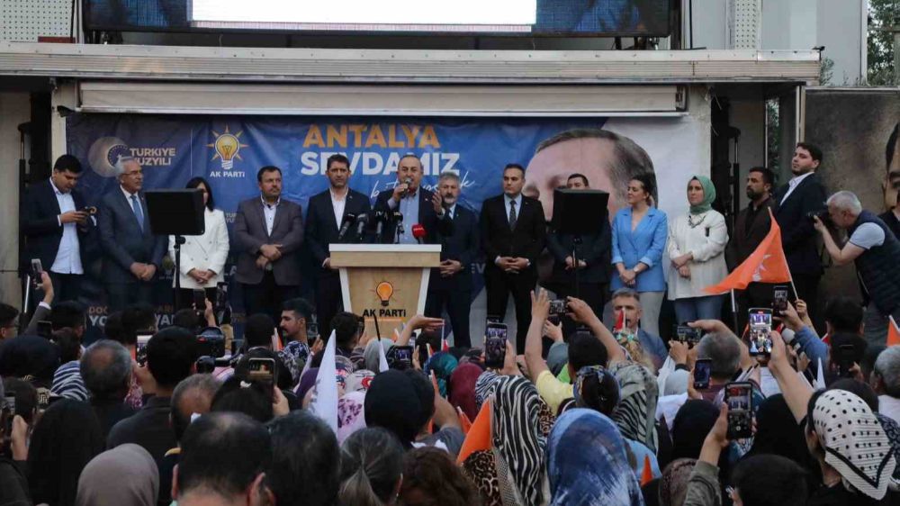 Bakan Çavuşoğlu: “Suriyelileri gönderelim ama insani bir şekilde Türk’e yakışır bir şekilde gönderelim“
