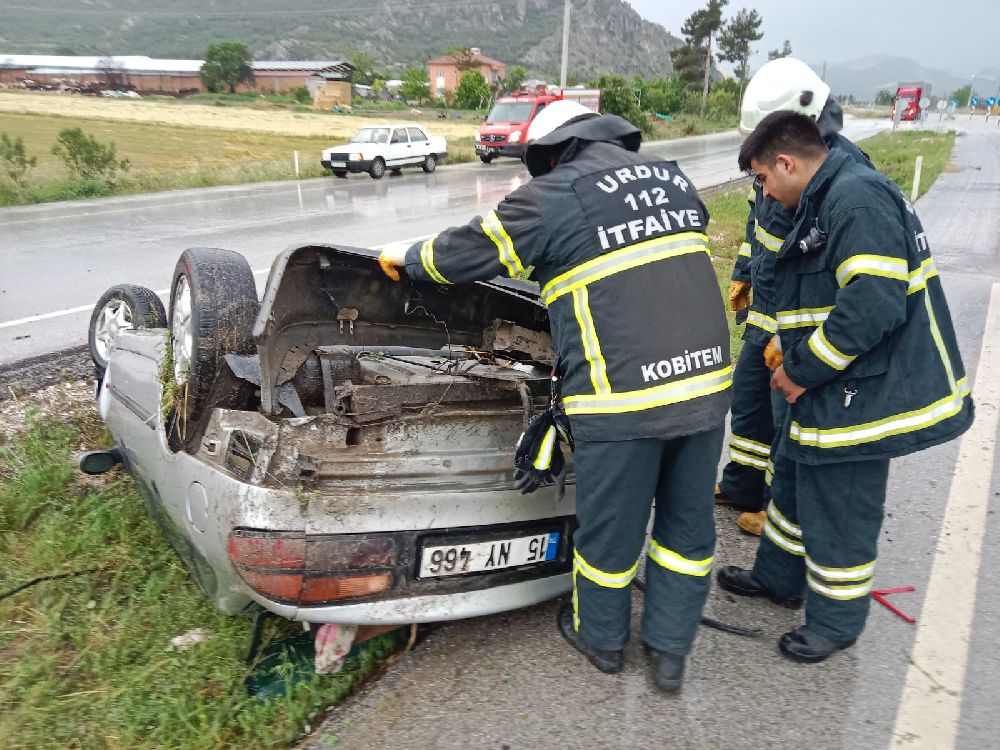 Burdur'da kaza 1 yaralı Otomobil takla attı
